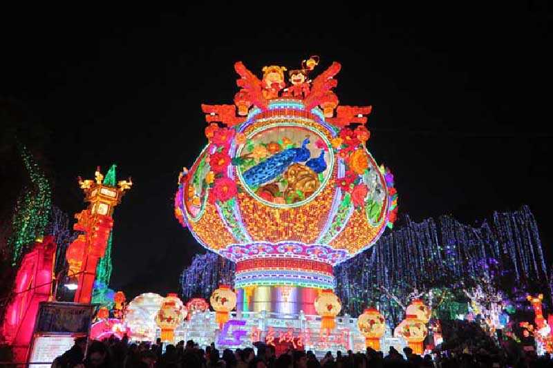 灯会与火的轻灵的自由