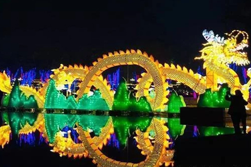 国漫风潮 彩灯伴行